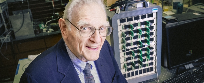 goodenough_john_2015_in_his_lab